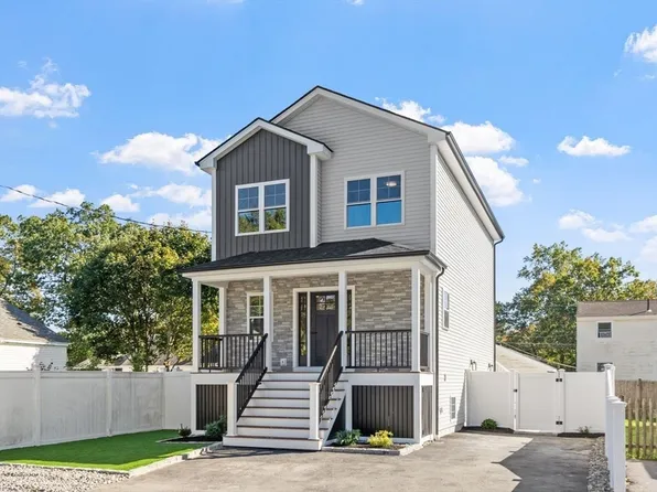 40 Nichols St, Tewksbury, MA 01876