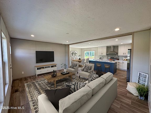 3rd image of 101 Cottonwood Court