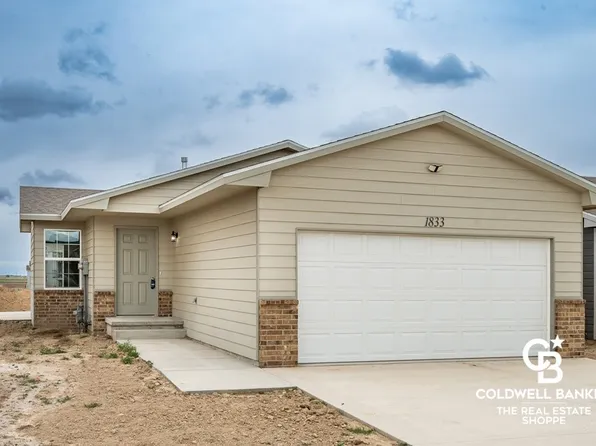 1833 Prairie View Dr, Garden City, KS 67846