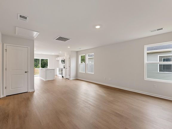 2nd image of 134 Cloverfield Ln Homesite 5