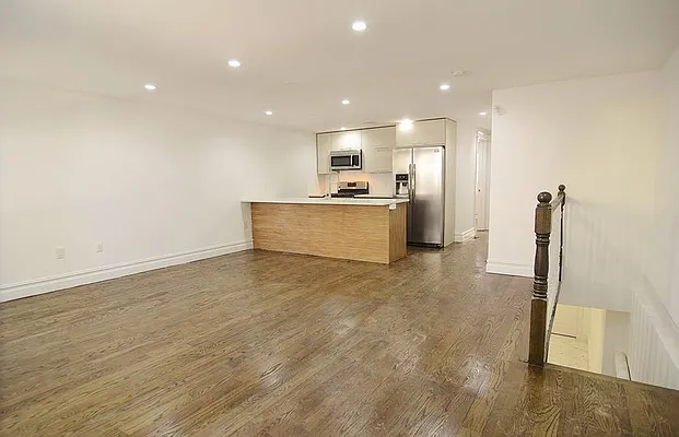 Rented by Park Property Advisors | media 9