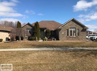 36455 Saint Clair Dr, New Baltimore, MI 48047