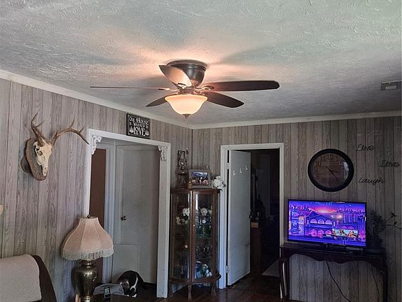 4th image of 214 Oak St