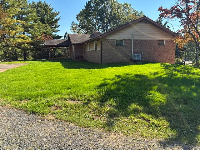 3 bed, $2,400 — Photo 2
