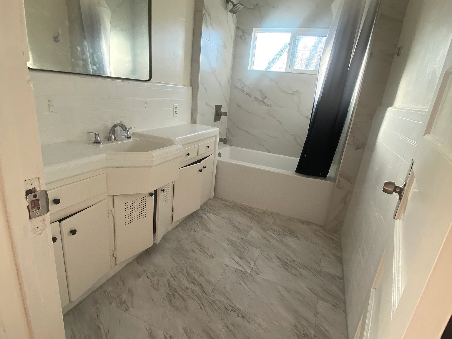 8707 Baring Cross St — Photo 2