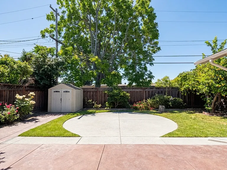 2062 Leon Dr — Photo 14