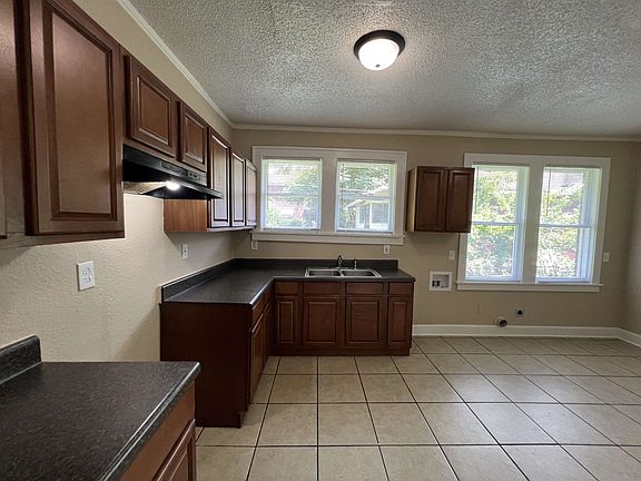 2nd image of 1516 Netherwood Ave