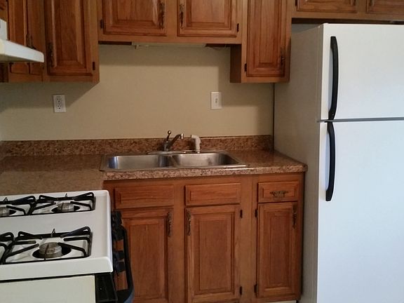 4th image of 124 W South St