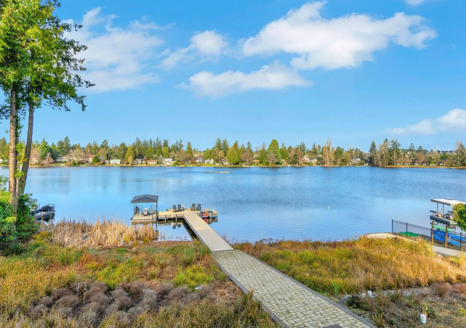 4BR 4BA Modern Lakefront Lodge - Lake Burien — Photo 3