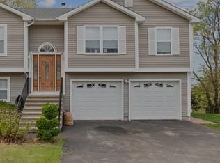 13 Woodcrest Dr, Waterbury, CT 06708