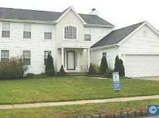 4 E Meadowbrook Cir, Sicklerville, NJ 08081