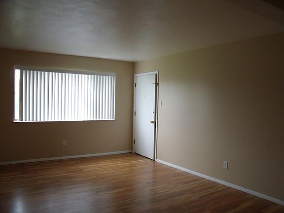5th image of 10235 Chaucer Ave APT 2