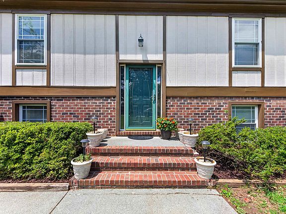 2nd image of 1730 Easy Ln