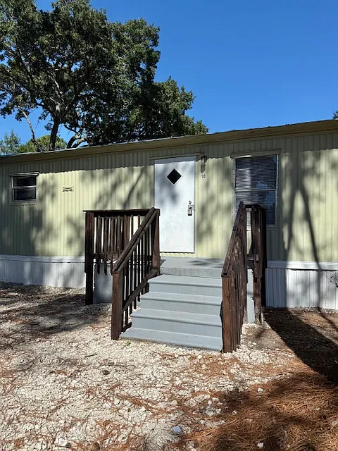 205 W Conyers Ave #6