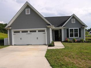 5041 Long Branch Dr, Kernersville, NC 27284