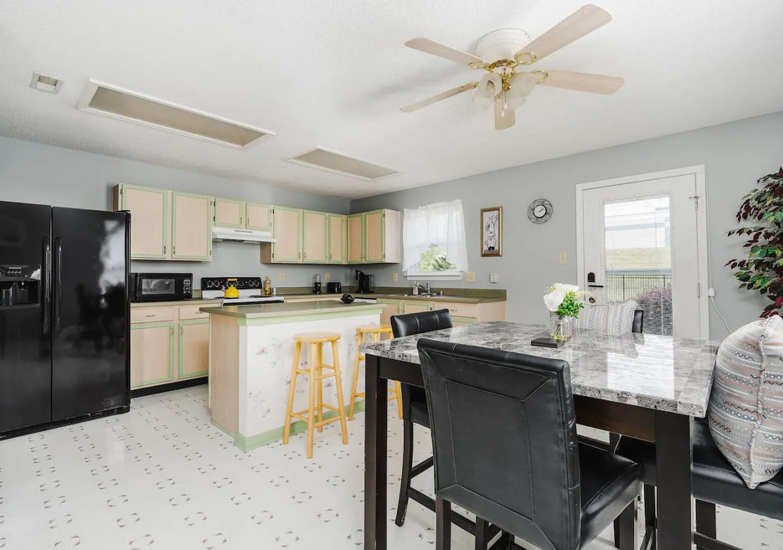 Serene Getaway in Plainfield — Photo 4