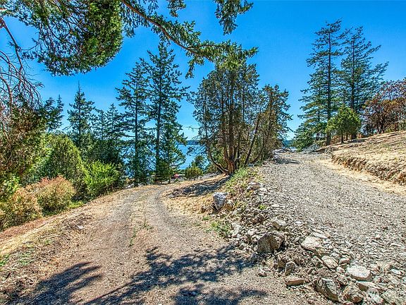 3rd image of 1024 Deer Harbor Road