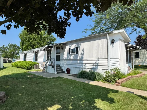 413 Redmond Dr, Blissfield, MI 49228