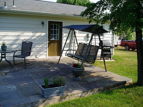 Flagstone Patio great for entertaining!