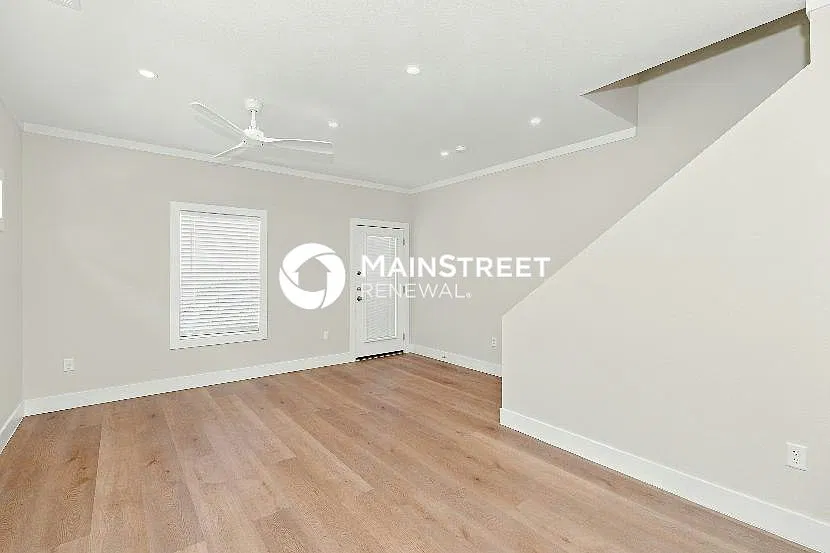 1167 E Oleander St — Photo 4