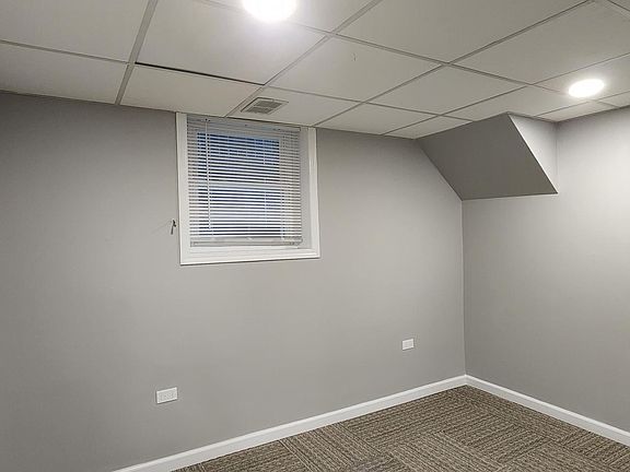5th image of 2101 W Montrose Ave #G