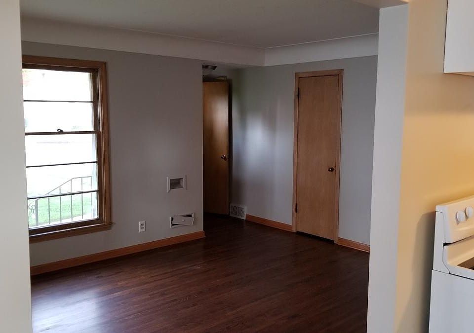 2nd image of 208 7th Ave N