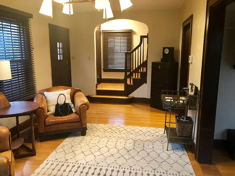 220 W Cedar St — Photo 3