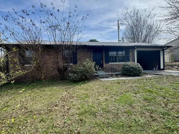 1018 Veterans Dr, Florence, AL 35630