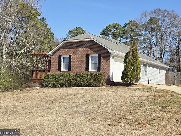 3rd image of 125 Planters Walk