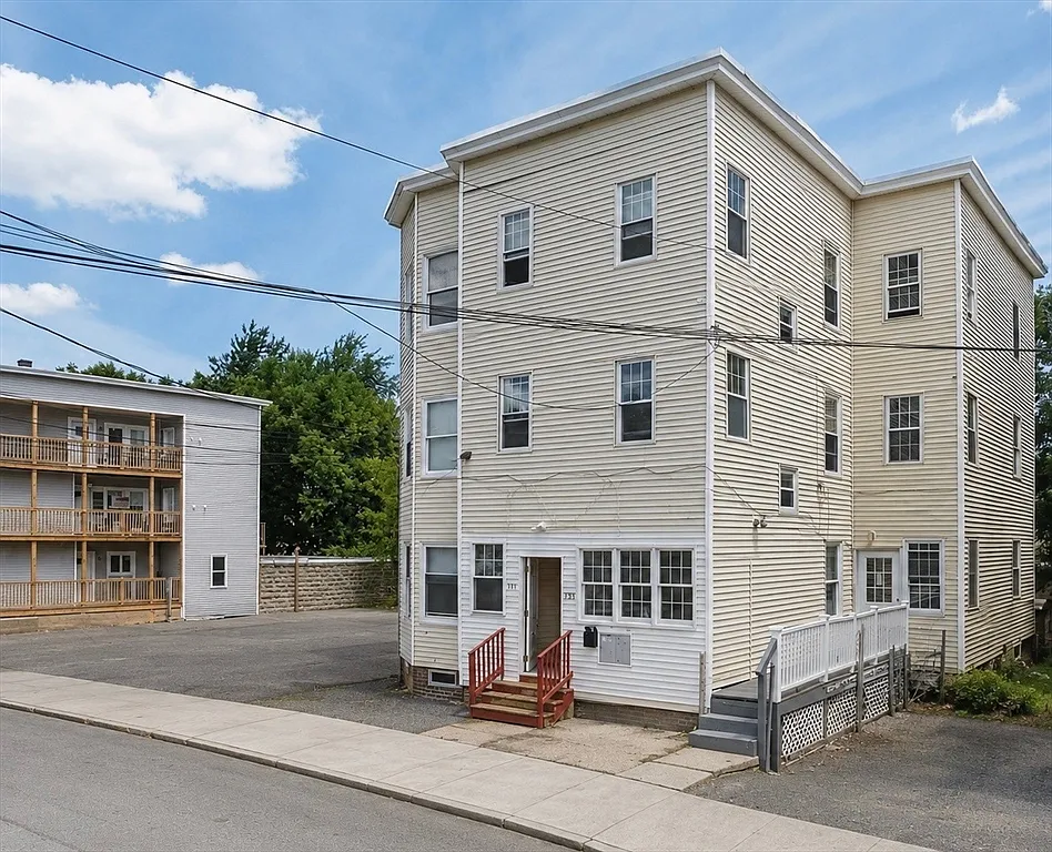 3 bed, 1.0 bath, 1106 sqft, $2,000 — Photo 1