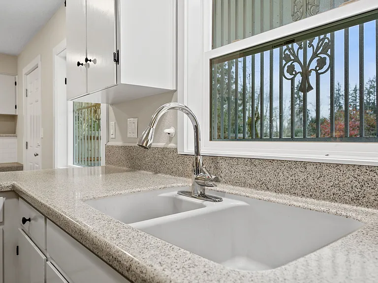 235 Riviera Dr NE — Photo 12