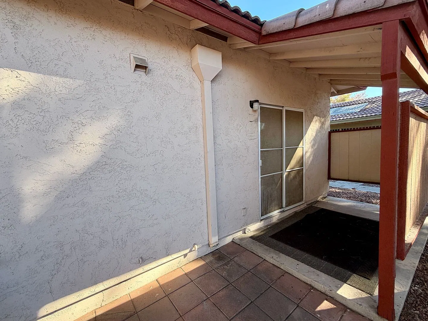 single story townhome — Photo 2