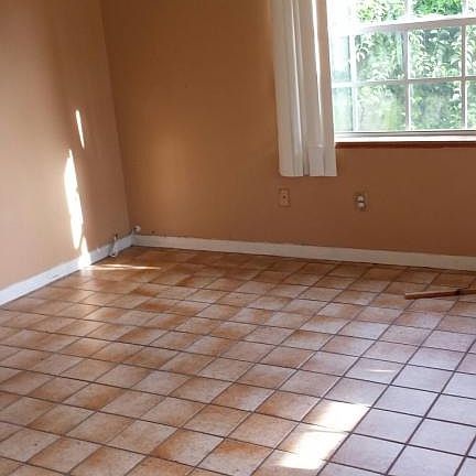 3rd image of 305 Fleming Ave