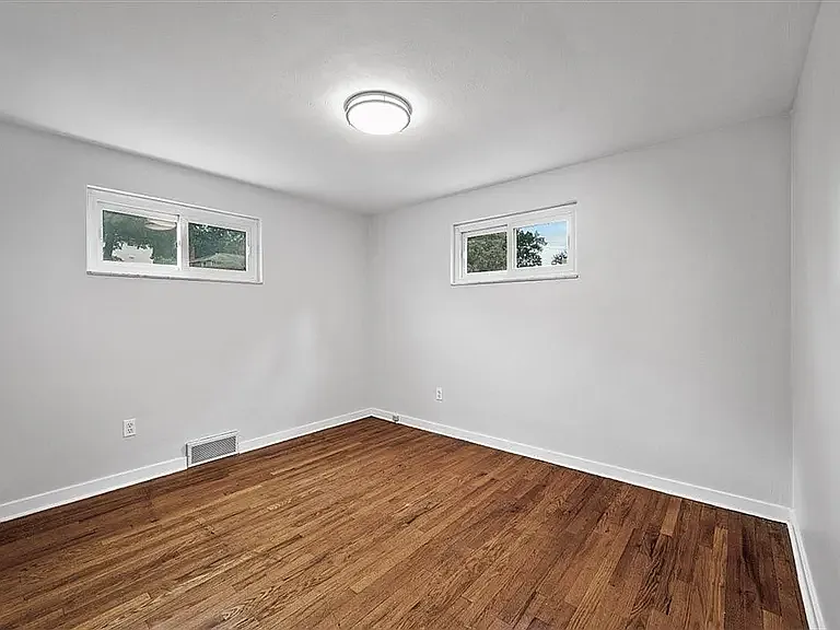 1423 Lakeside Dr — Photo 14