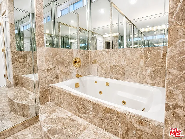 342 N Palm Dr #201 — Photo 19