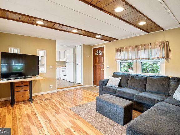 3rd image of 1535 Rome Rd