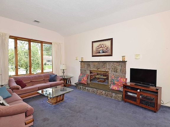 2nd image of 22 Powell Ct