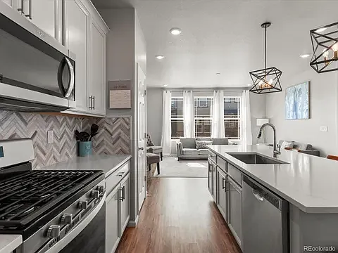 4 bed, 3.5 bath, 2980 sqft, $3,500 — Photo 4