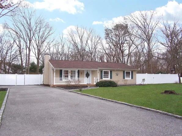 202 Country Road, Medford, NY 11763