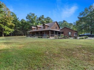 13602 N Greenbriar Rd, Carterville, IL 62918