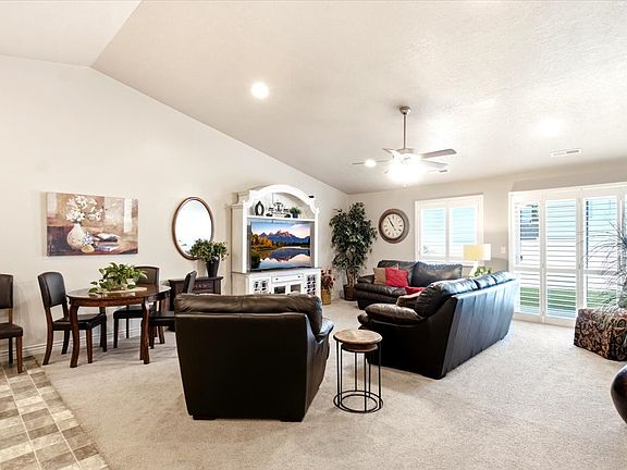3rd image of 478 W Hyde Park Ln
