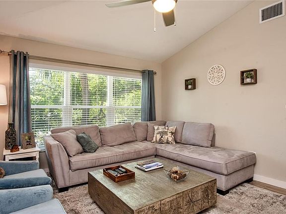3rd image of 4811 Bayshore Blvd #502