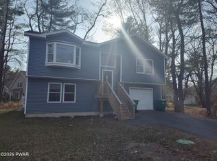 109 Rose Ln, Matamoras, PA 18336