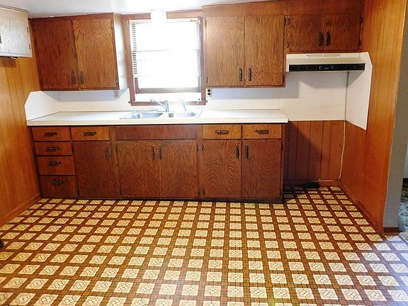 3rd image of 203 Pine Ave