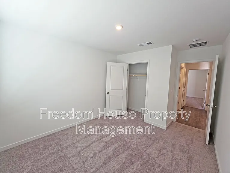 663 E Huyana Wind Dr — Photo 11