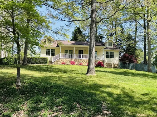 110 Forest Hills Dr, Lenoir City, TN 37772