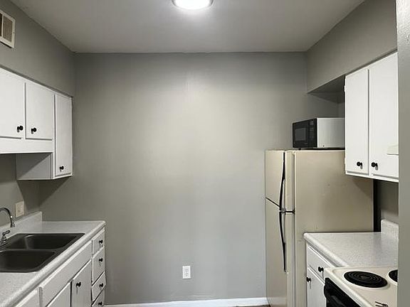 4th image of 4451 Tracy Ave #2C