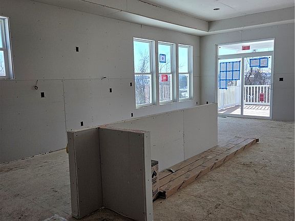 3rd image of 695 Ridge Ave