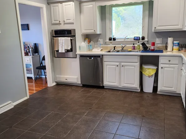 29 Algonquin Dr, Middletown, RI 02842