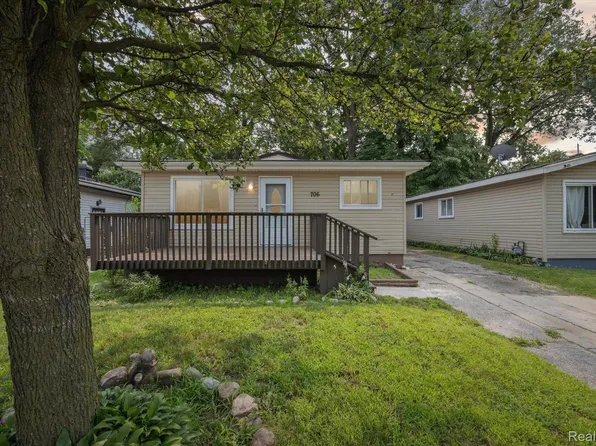 706 Livingston Ave, Pontiac, MI 48340